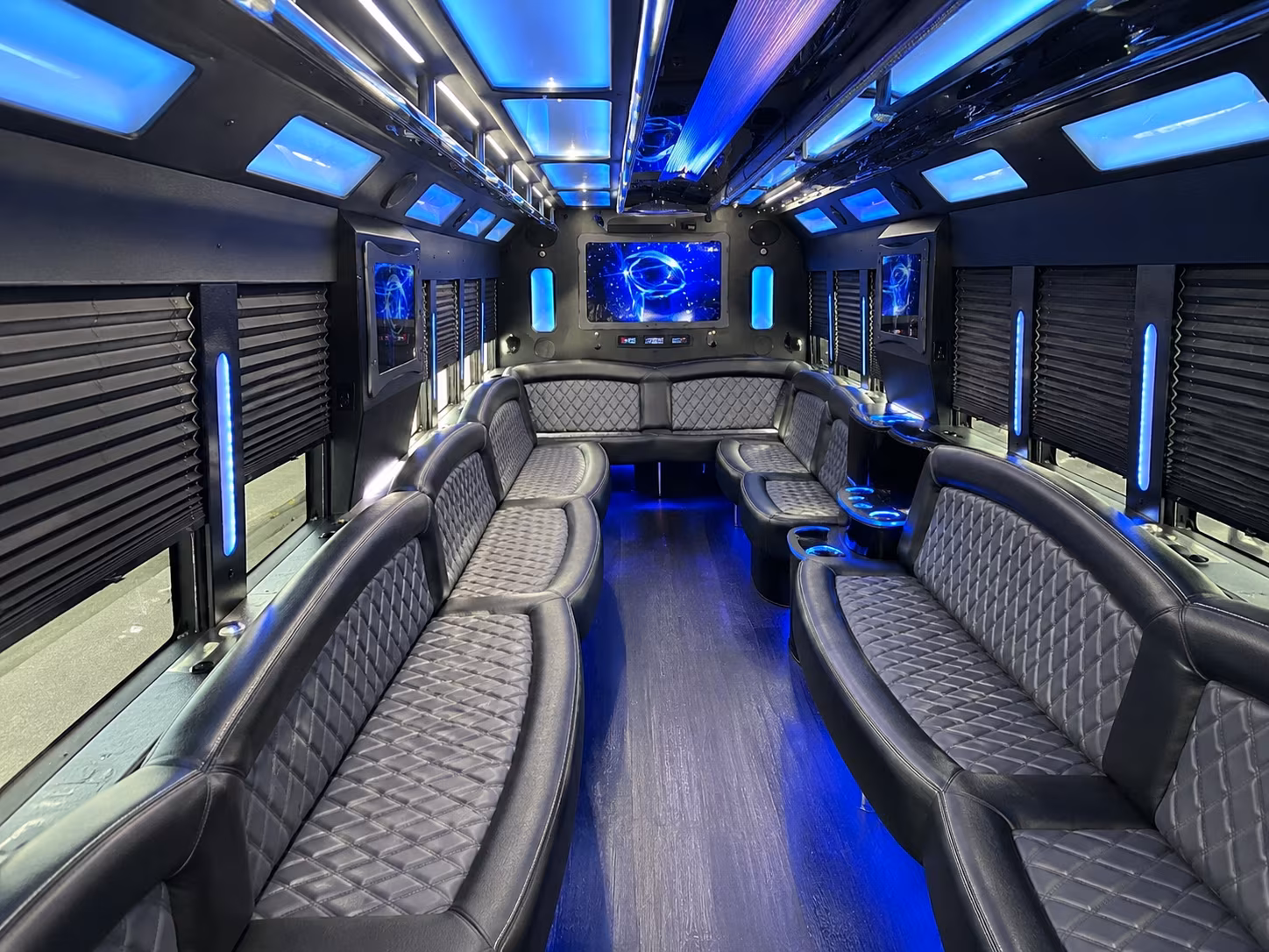 airport shuttle buses for large events and conferences near bend